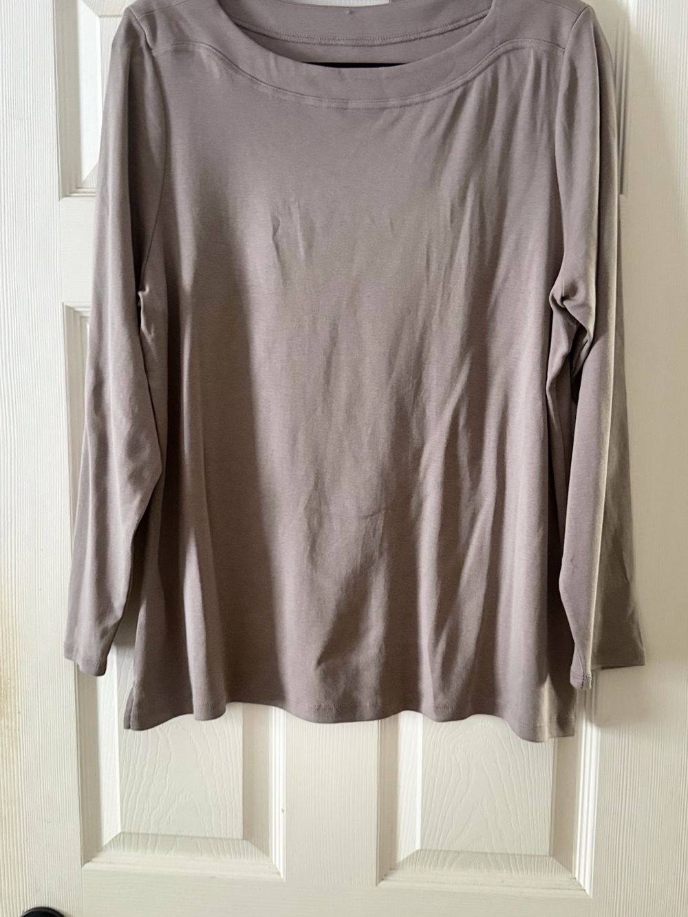Chico's Long Sleeve Scoop Neck Top in Taupe